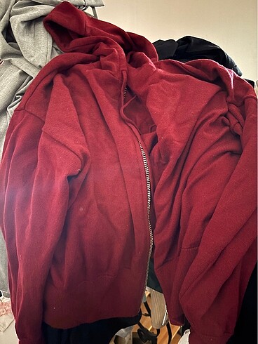 Zara ZARA KAPÜŞONLU TRİKO SWEATSHIRT HIRKA BORDO KIRMIZI