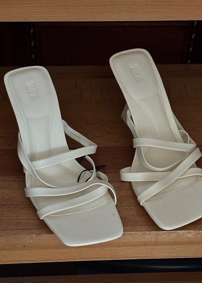 ZARA Beyaz Topuklu Terlik - Görsel 2