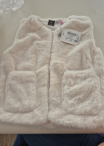 Kız Çocuk Beyaz Kürklü Yelek B&G store - Görsel 4