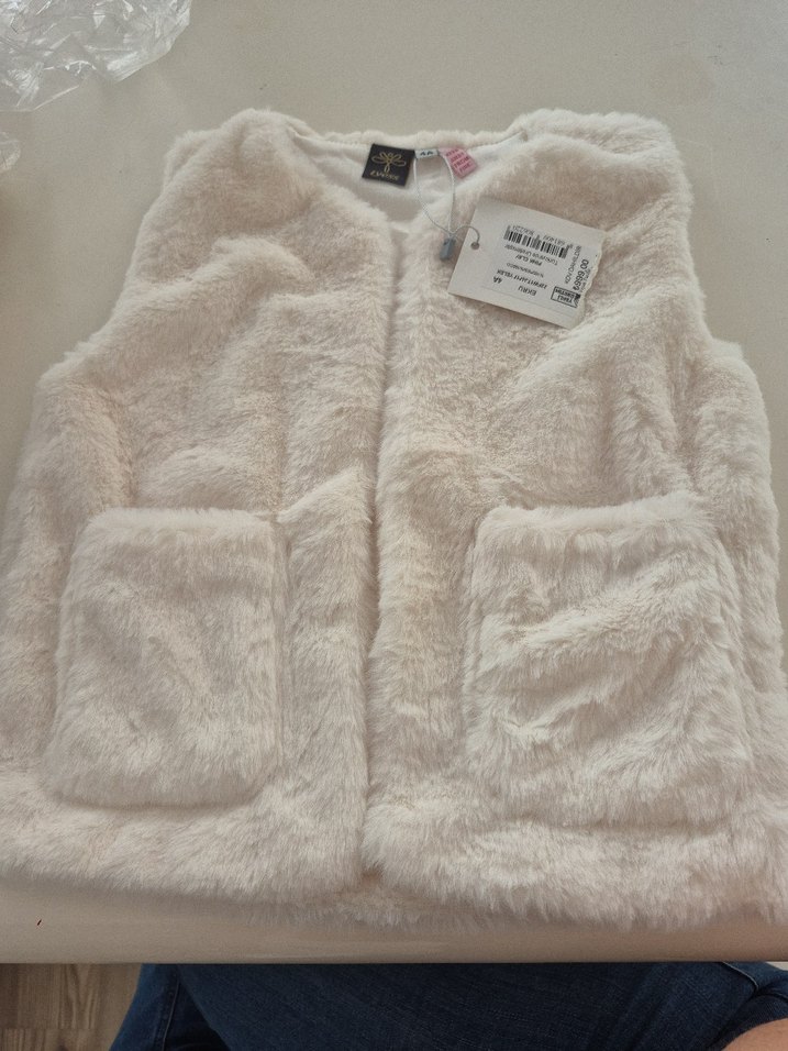 Kız Çocuk Beyaz Kürklü Yelek B&G store - Görsel 4