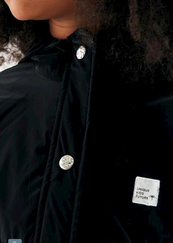 Tyess Kız Çocuk Siyah Düğmeli Yağmurluk - Görsel 3