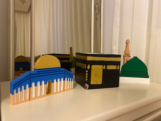 Üç mescit maket oyuncağı