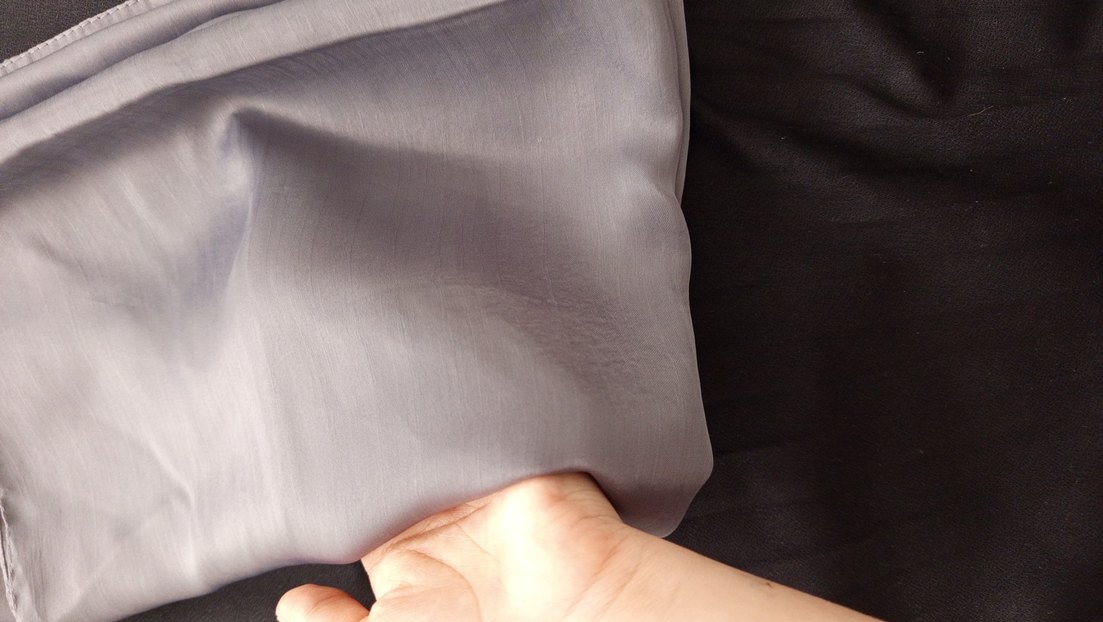 Kadın Gri İpek Görünümlü Drapeli Şal - Görsel 3