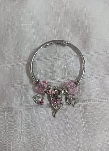 Pembe Pandora 