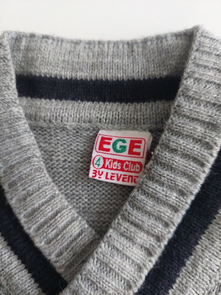 Çocuk Gri V Yaka Triko Kazak - Görsel 3