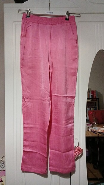 Pembe Saten Dokulu Pantolon 