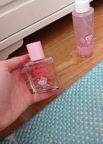 Beden Renk Hello Kitty Parfüm ve Simli Vücut Spreyi
