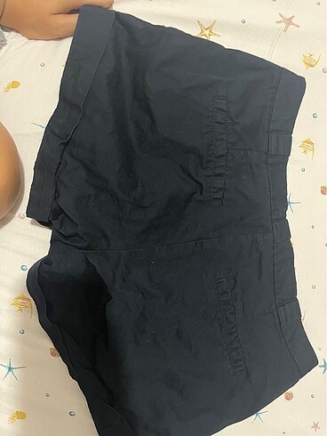 l Beden H&M siyah kot şort