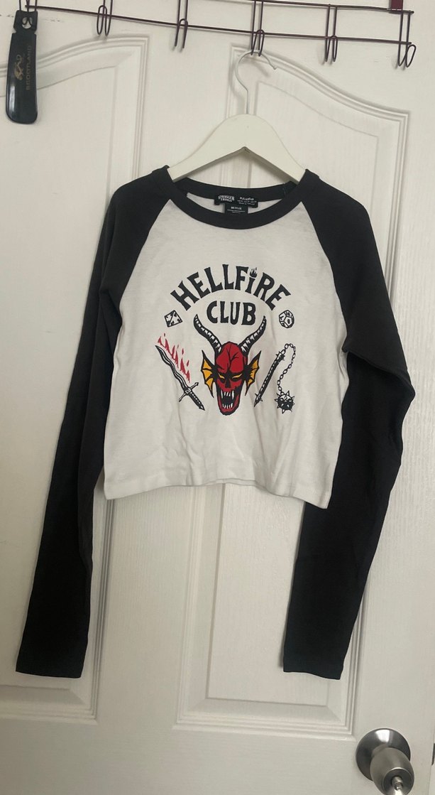 stranger thing hellfire club crop uzunkol - Görsel 2