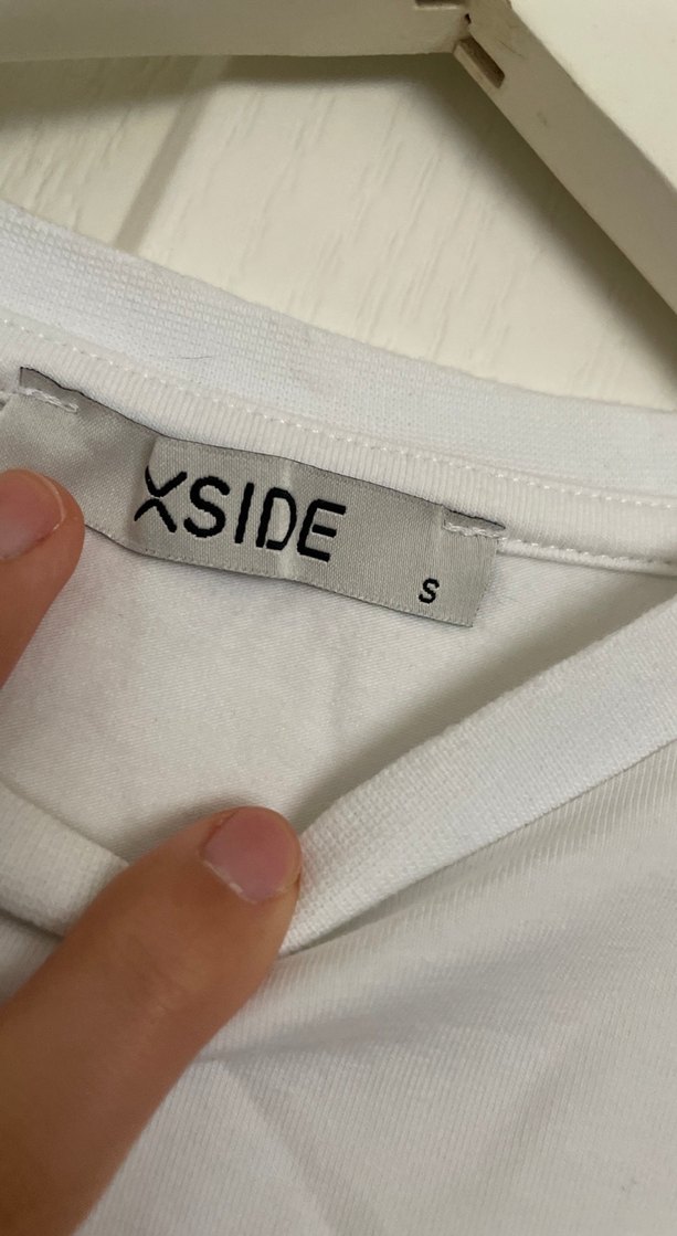 Beyaz crop Tişört Overthinker Baskılı - Görsel 2