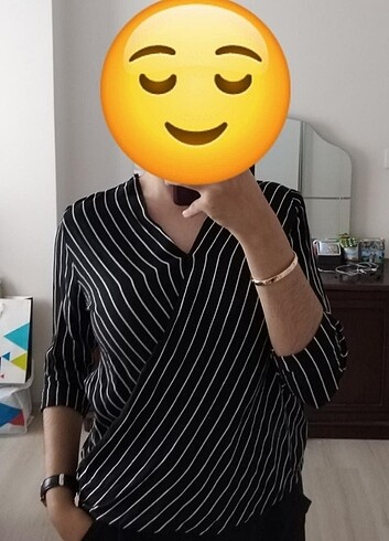 V yaka gömlek tarzı önü kısa arkası uzun bluz 