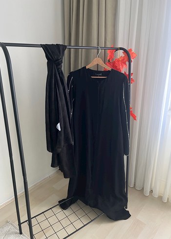 40 Beden siyah Renk Şal+abaya