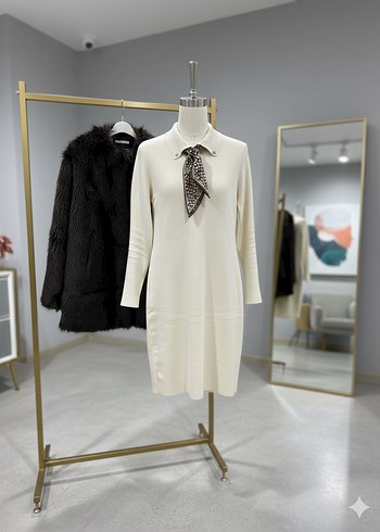 Bej Yılan Desenli Yakalı Triko Elbise - Görsel 2