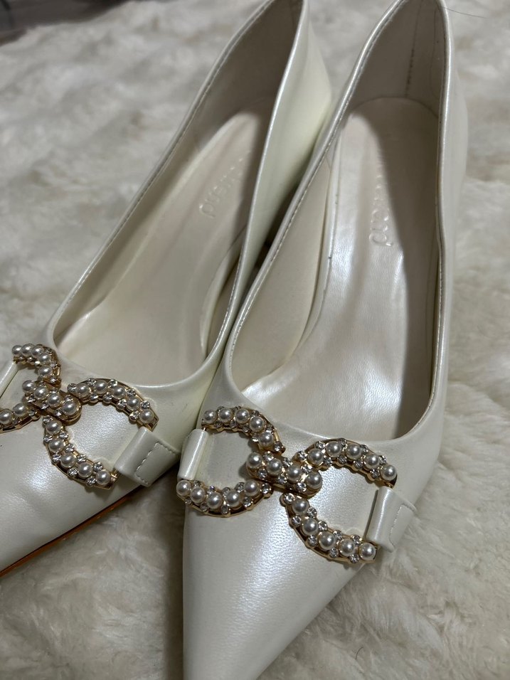 Beyaz İncili Tokalı Stiletto Kadın Ayakkabı - Görsel 2