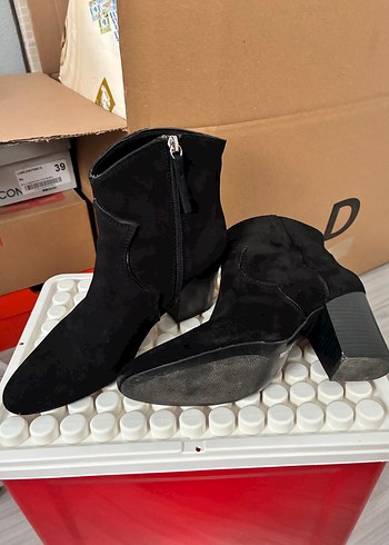 ZARA TOPUKLU BOT