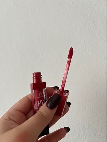Beden Golden rose kırmızı ruj
