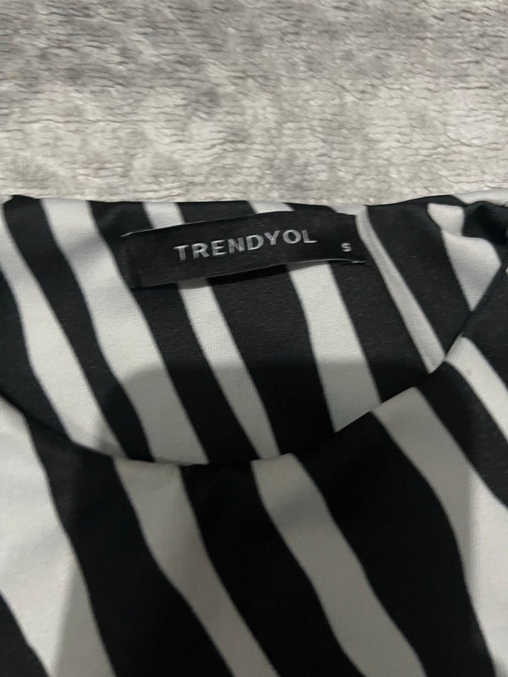 Siyah Zebra Desenli kadın mayo - Görsel 2