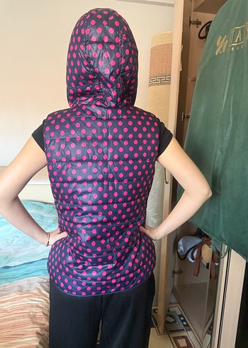 Kız Çocuk Kapüşonlu Puantiyeli Yelek - Görsel 4