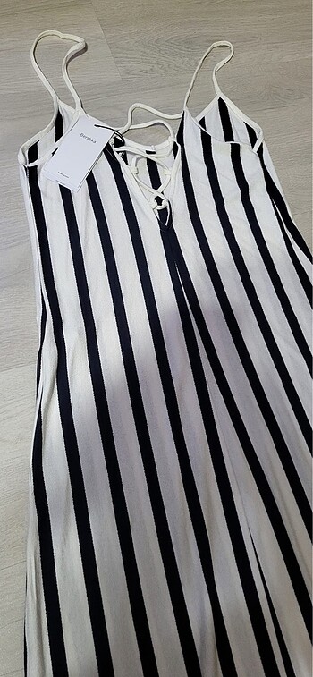 m Beden Bershka elbise