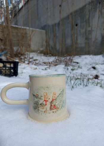 Beyaz Kış Temalı Seramik Kupa Peter rabbit kupa - Görsel 2