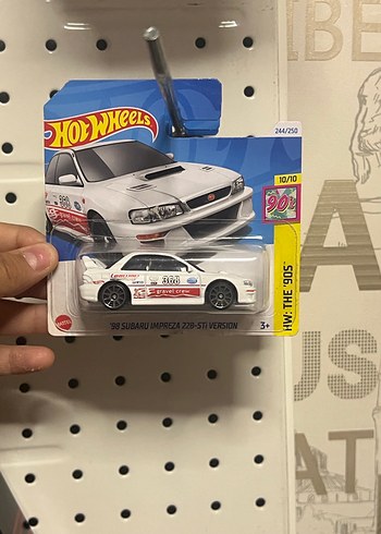 Hot Wheels Beyaz '98 Subaru Impreza Oyuncak Araba