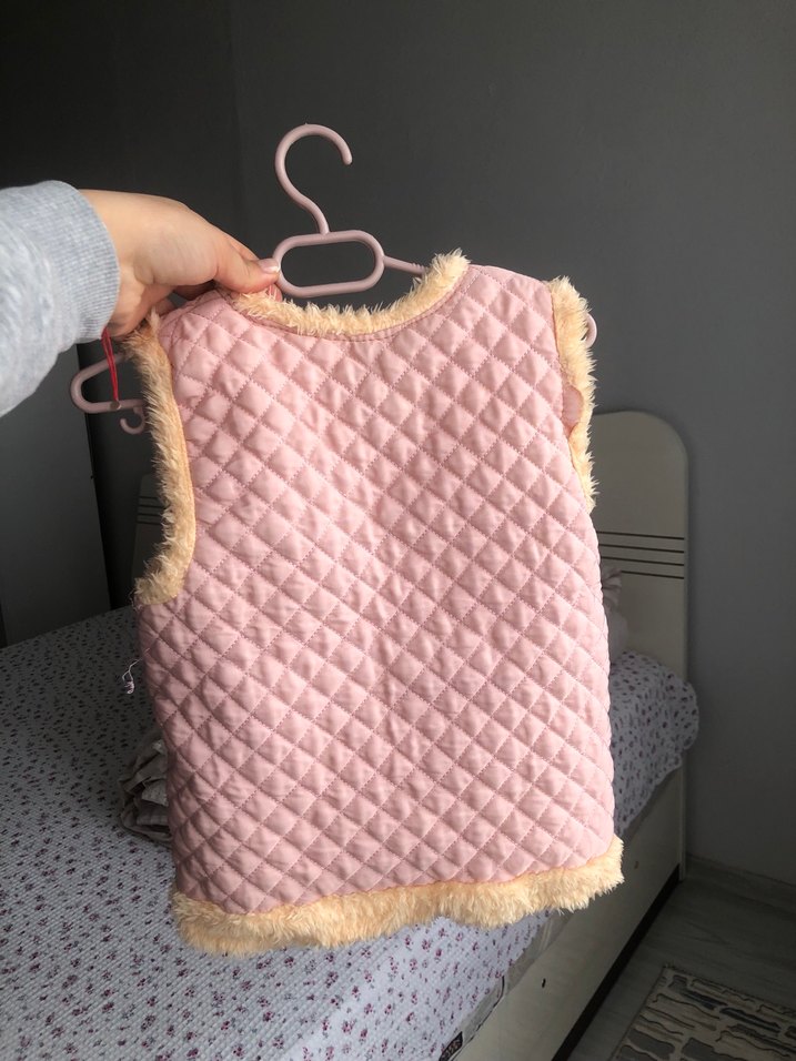 Kız Çocuk Pembe Kürklü Yelek - Görsel 2