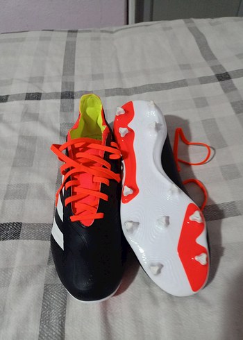 Adidas Bağcıklı Siyah Renkli Erkek Futbol Ayakkabısı