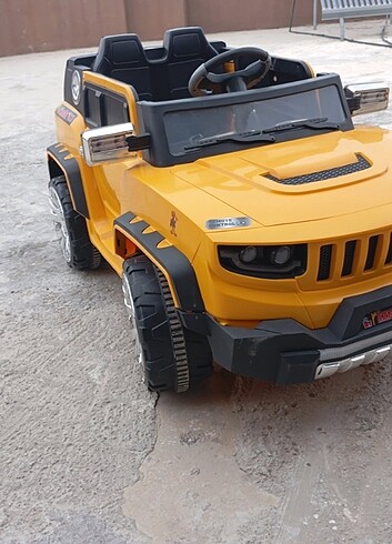 Beden 12 w 4×2 discowery kumandalı akülü araba