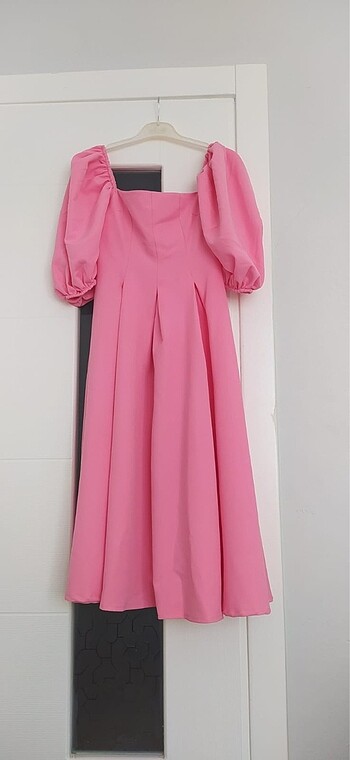Pembe elbise