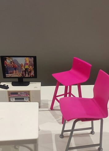 Barbie oturma odası TV ünitesi
