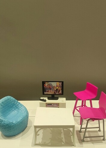  Beden Barbie oturma odası TV ünitesi