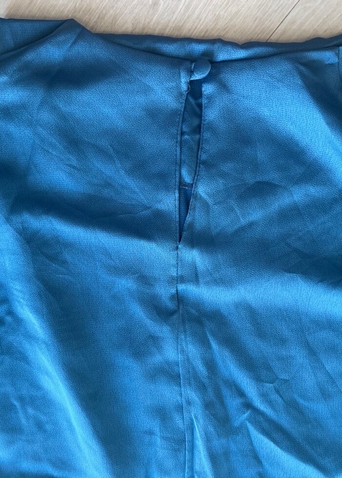 Saten kumaşlı şık bluz - Görsel 3