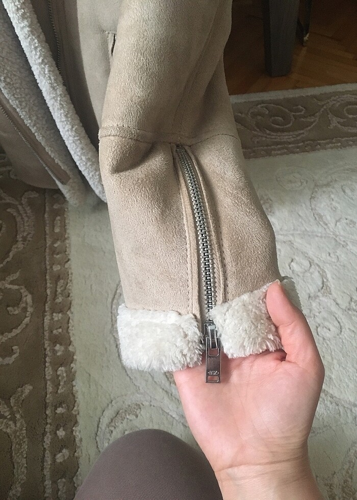 Bershka kürklü mont - Görsel 4