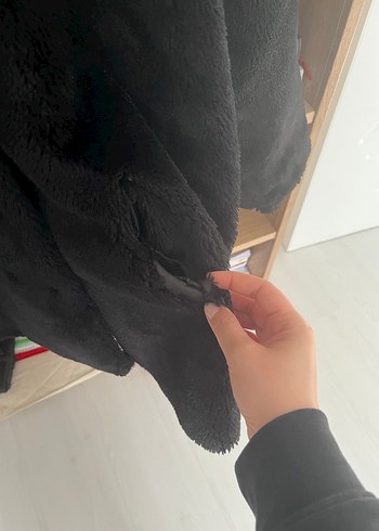 Siyah Uzun Kollu Kürk - Görsel 4