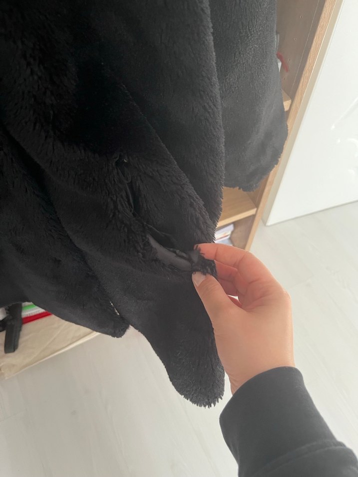 Siyah Uzun Kollu Kürk - Görsel 4