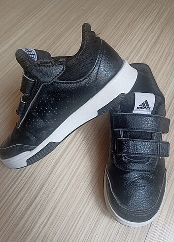 32 Beden siyah Renk ADİDAS SPOR AYAKKABI