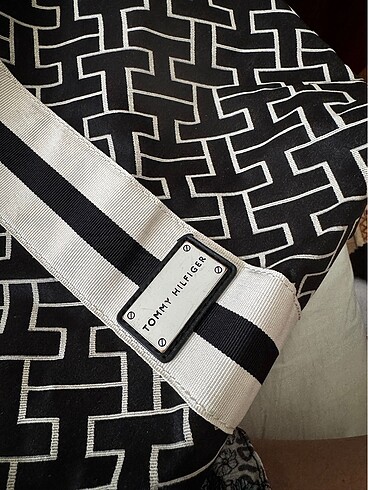 Beden Tommy Hilfiger Çanta