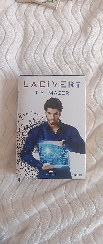 Lacivert