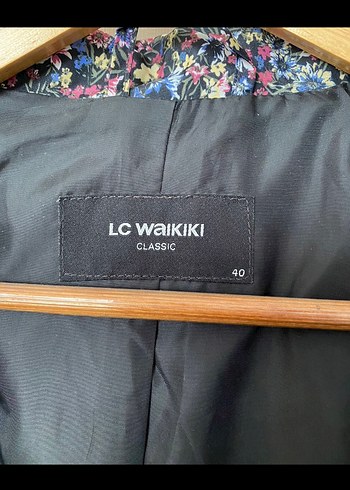 40 Beden lc waikiki 40 beden yağmurluk / ceket
