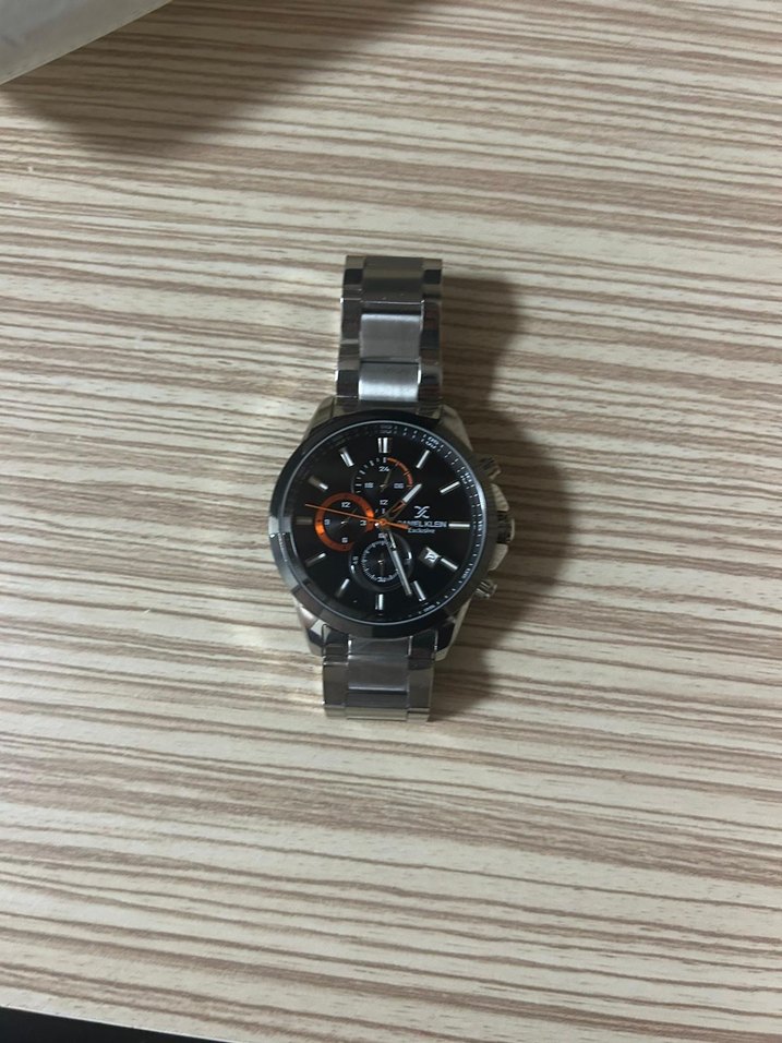 Siyah ve Kırmızı Detaylı Erkek Kol Saati - Görsel 3