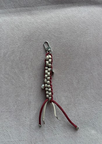 Zara Bohem Kırmızı Püsküllü Anahtarlık