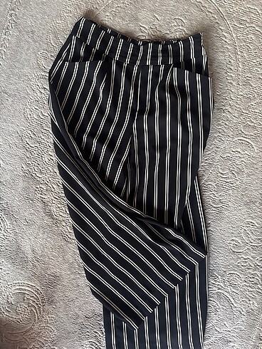 BERSHKA pantolon