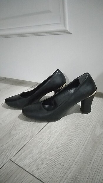 Kadın topuklu ayakkabı