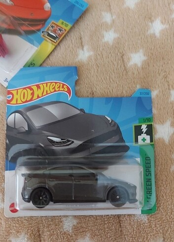 HOT WHEELS TESLA ÜRÜN HASARLI VE AÇIKTIR