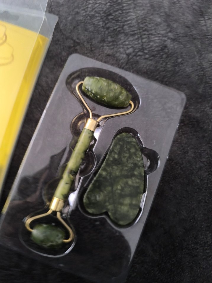 Yeşim Taşı Yüz Masaj Aleti ve Gua Sha Seti - Görsel 2