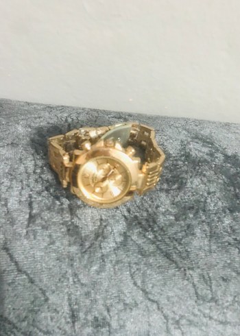 Parlak Altın Renkli Kadın Kol Saati - Görsel 3