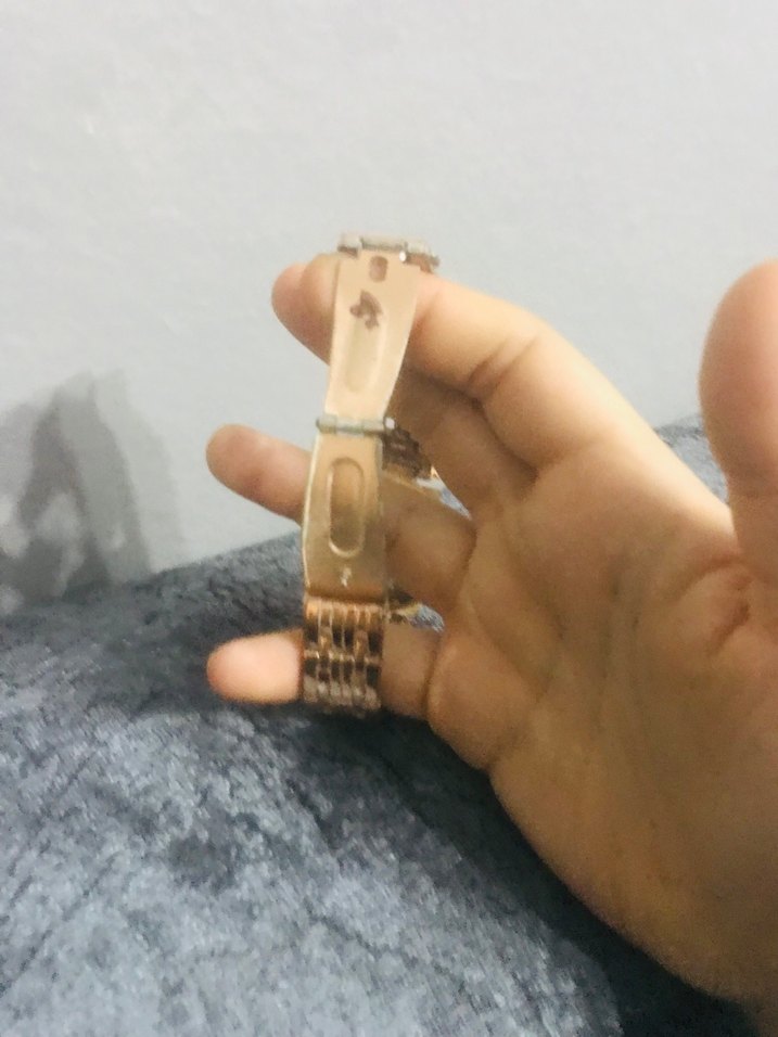 Parlak Altın Renkli Kadın Kol Saati - Görsel 4