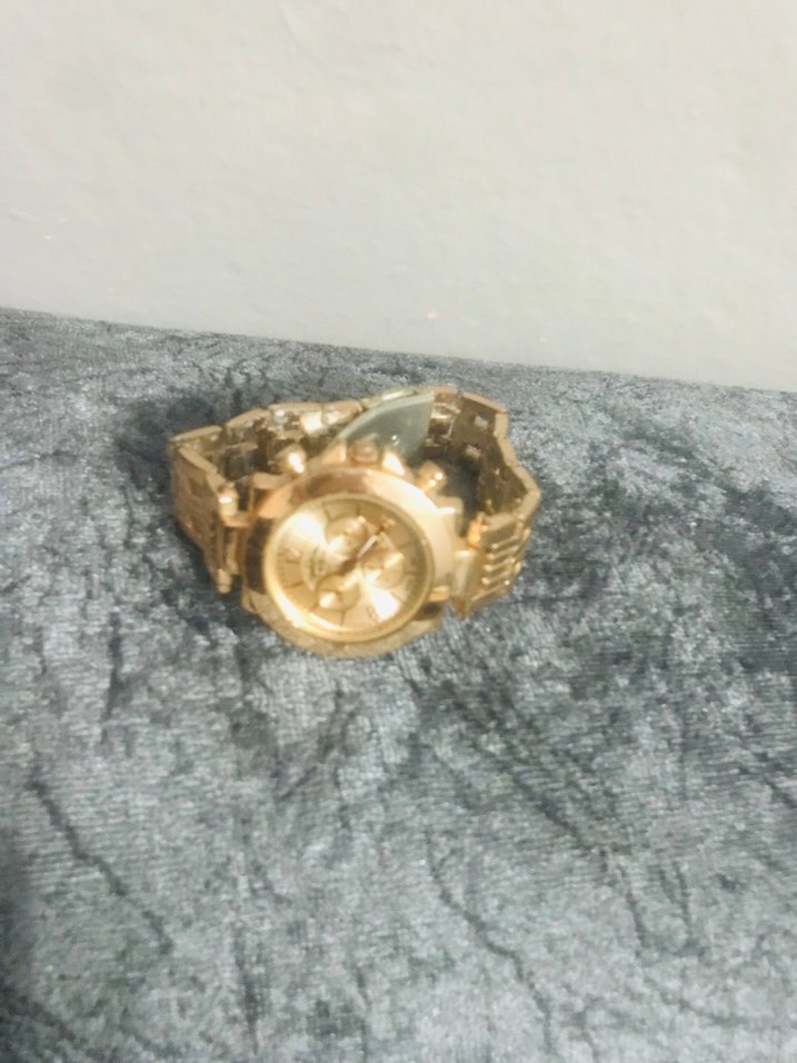 Parlak Altın Renkli Kadın Kol Saati - Görsel 3