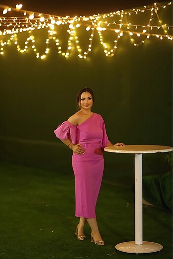 Pembe elbise