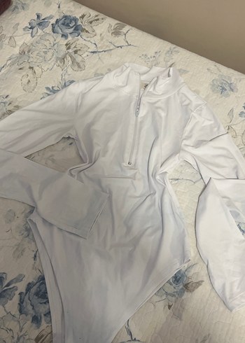 Beyaz Yüksek Yakalı Uzun Kollu - Görsel 2